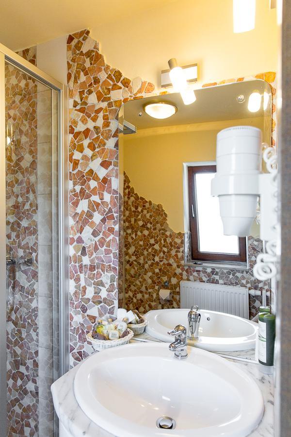 Kraeuterhotel Garni Zur Klostergrotte Nohra  ภายนอก รูปภาพ